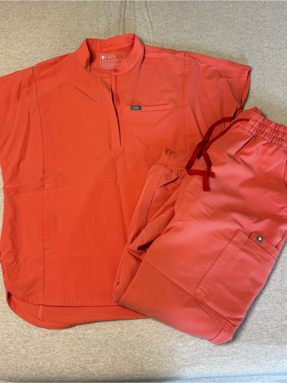 Figs Coral Scrub Set- L Top L Bottom